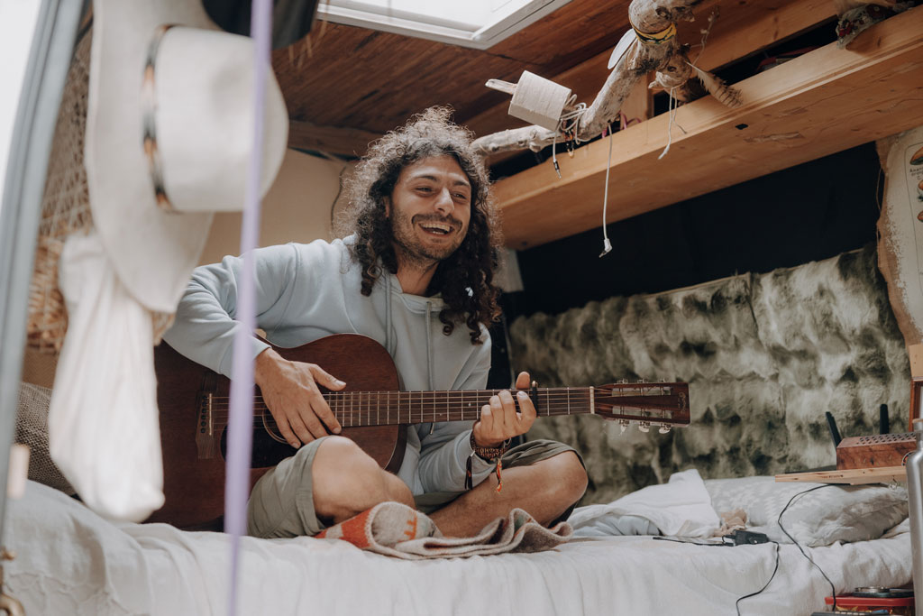 eventfotos auf dem cat and cow festival bei Leipzig. unweit von berlin entfernt an einem ganz tollen See. es ist ein Yoga und Musik Festival und es gibt Kakaozeremonien und Yogaklassen. ich war als Fotografin dabei und habe diese schöne Businessreportage festgehalten.