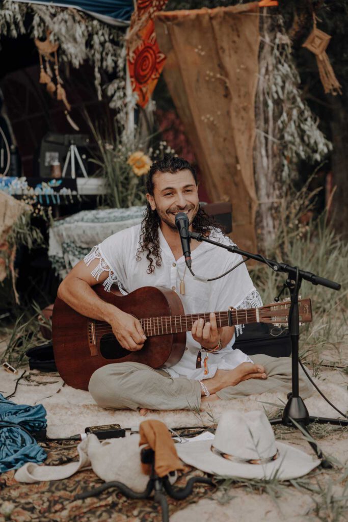 eventfotos auf dem cat and cow festival bei Leipzig. unweit von berlin entfernt an einem ganz tollen See. es ist ein Yoga und Musik Festival und es gibt Kakaozeremonien und Yogaklassen. ich war als Fotografin dabei und habe diese schöne Businessreportage festgehalten.